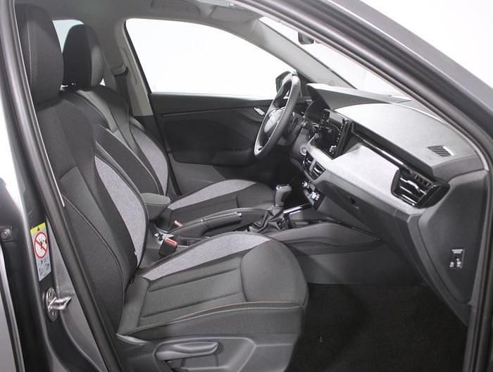 Usado Skoda Kamiq Selection 115 CV (84 kW) 2025 Gris SUV