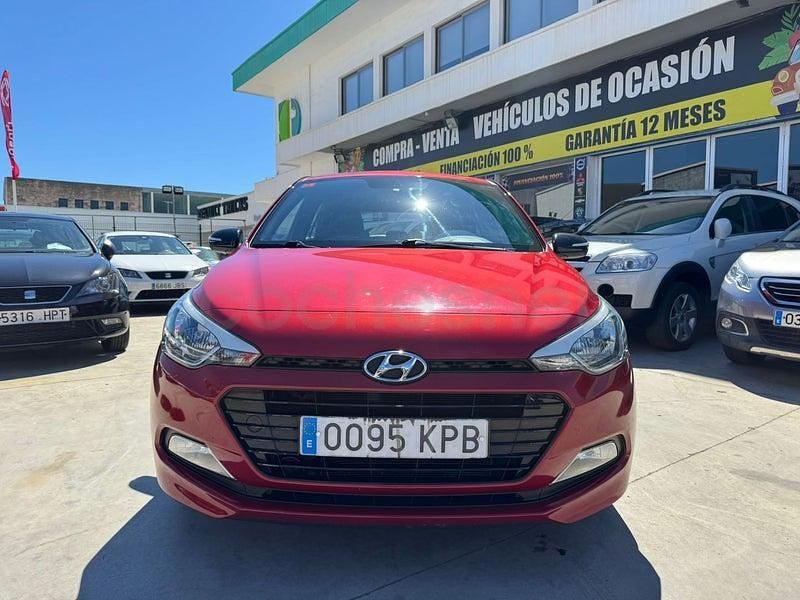 Usado Hyundai i20 GO! 84 CV (61 kW) 2018 Granate Berlina