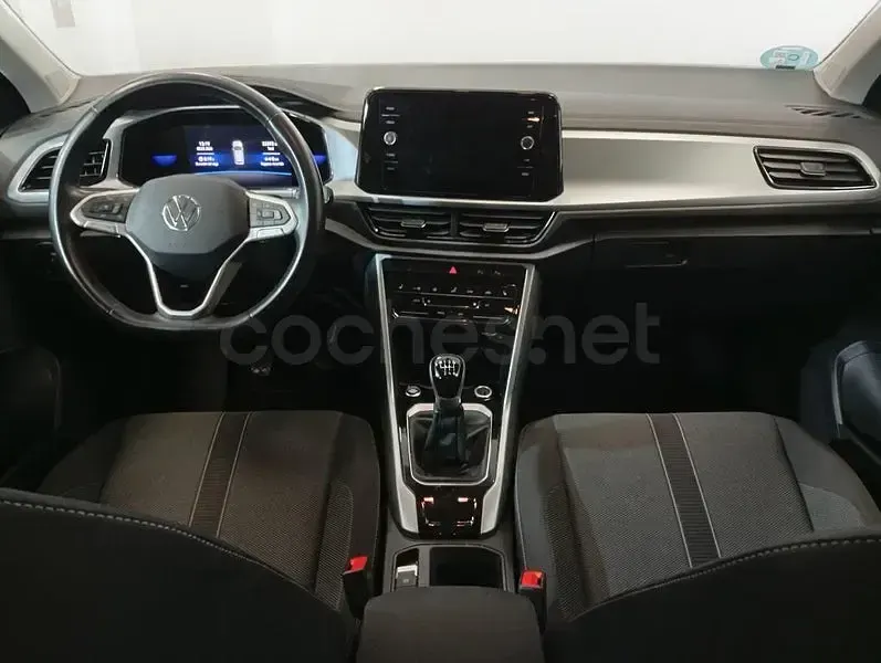 Usado VW T-Roc Life 110 CV (80 kW) 2024 Rojo SUV