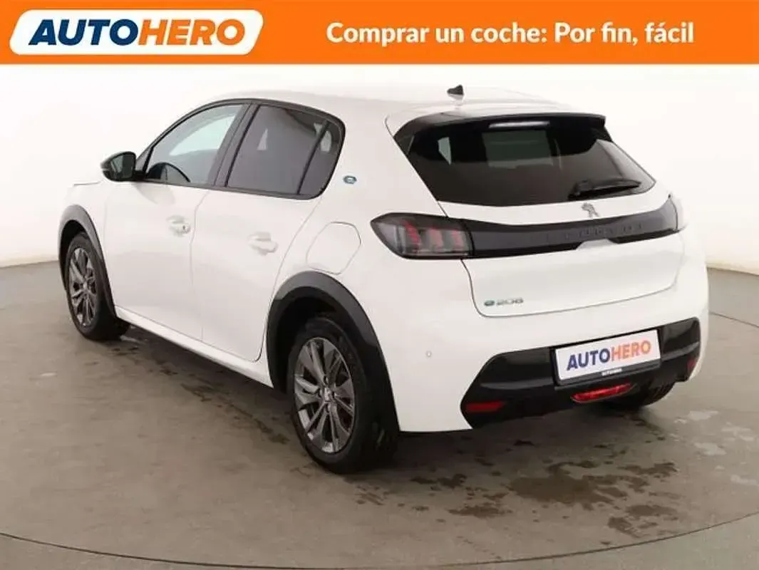 Usado Peugeot e-208 Allure 100 kW (136 CV) 2023 Blanco Utilitario