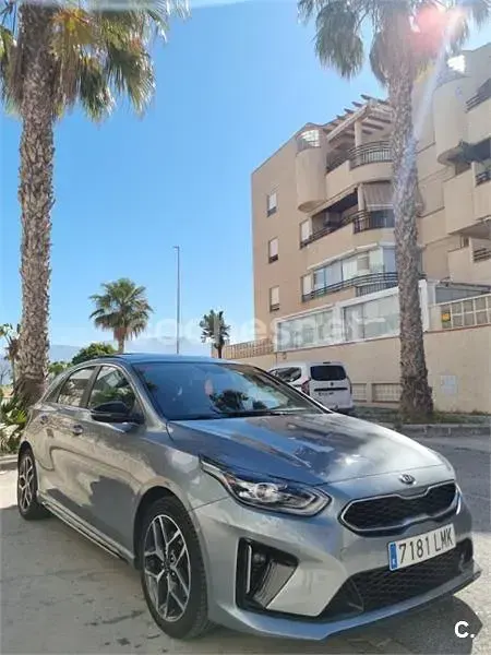 Usado Kia Ceed GT GT-Line 140 HP (102 kW) 2021 Cinzento Sedan