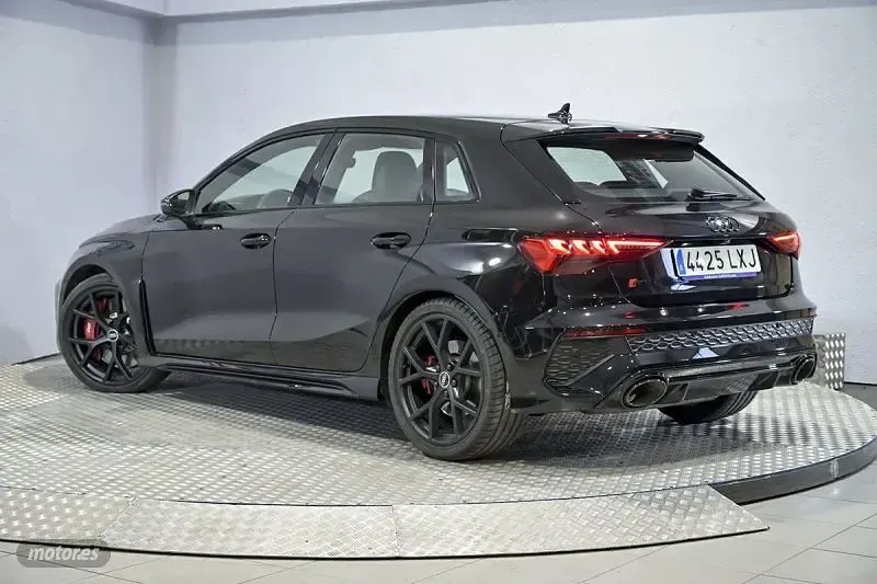 Usado Audi RS3 Sportback 400 CV (294 kW) 2022 Negro Utilitario