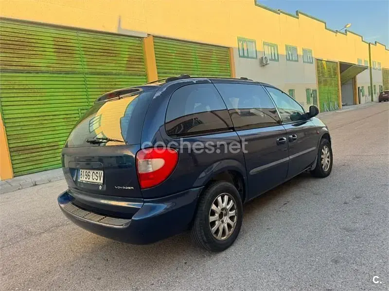 Usado Chrysler Voyager 150 CV (110 kW) 2004 Azul Monovolumen