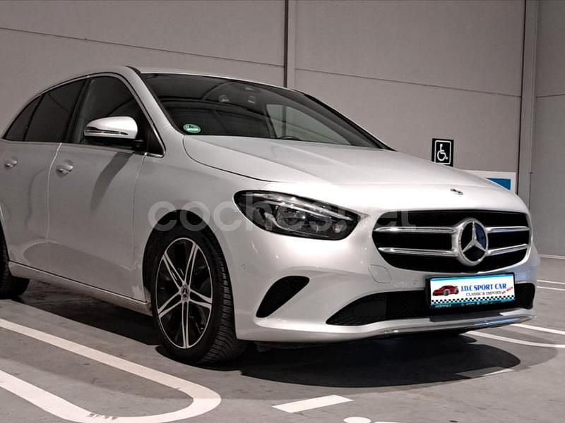 Usado Mercedes B180 136 CV (100 kW) 2019 Gris / plata Monovolumen