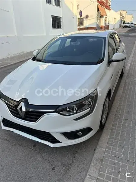 Usado Renault Mégane IV Life 90 CV (66 kW) 2017 Blanco Berlina