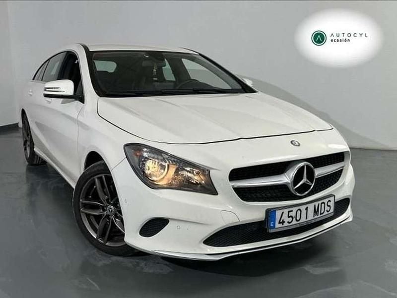 Usado Mercedes CLA200 Shooting Brake 136 CV (100 kW) 2016 Blanco Familiar