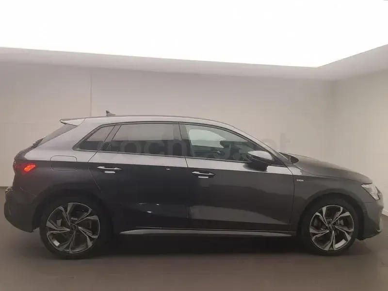 Usado Audi A3 S-Line 204 CV (150 kW) 2022 Gris / plata Berlina