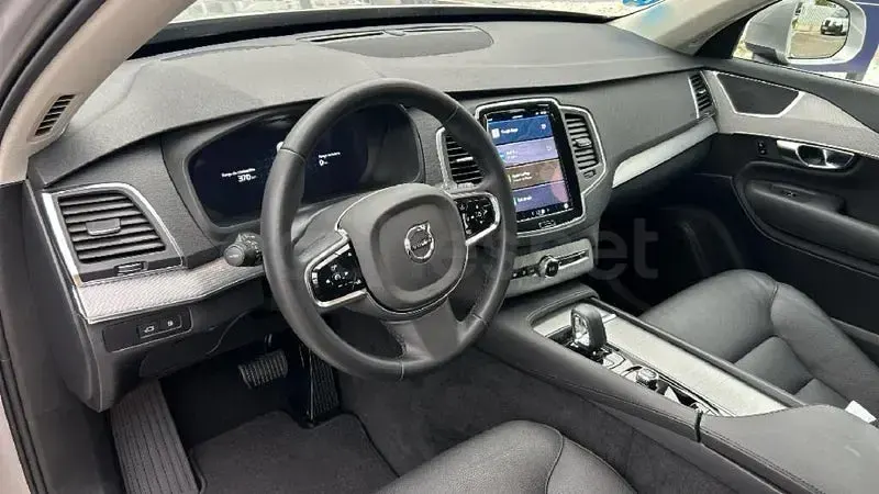 Usado Volvo XC90 Core 455 CV (334 kW) 2024 Gris / plata SUV