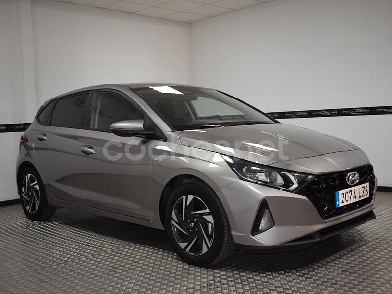 Usado Hyundai i20 100 CV (73 kW) 2022 Gris / plata Berlina