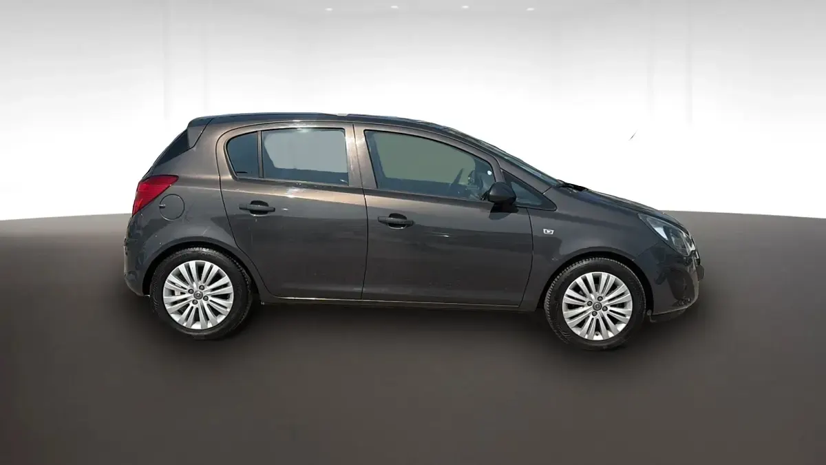 Usado Opel Corsa Expression 85 CV (62 kW) 2014 Verde lima Utilitario