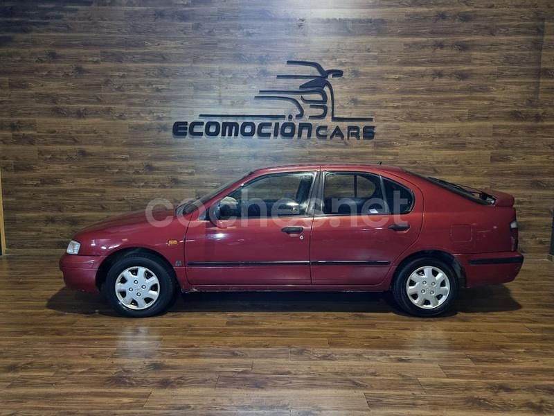 Usado Nissan Primera 90 CV (66 kW) 1997 Granate Berlina