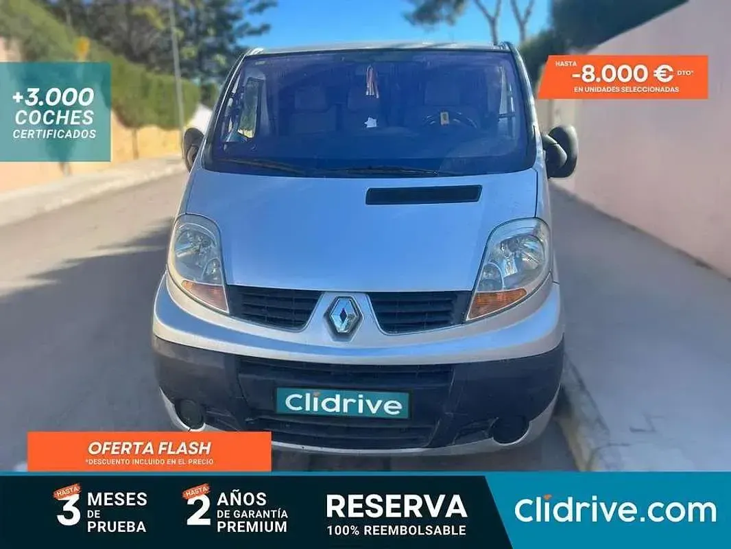 Begagnad Renault Trafic Privilege 145 HK (106 kW) 2007 Grå Minibuss