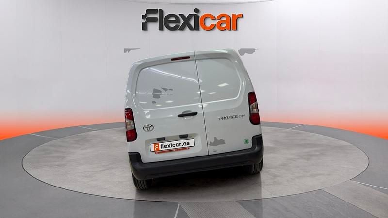 Usado Toyota Proace City City 102 CV (75 kW) 2024 Blanco Monovolumen