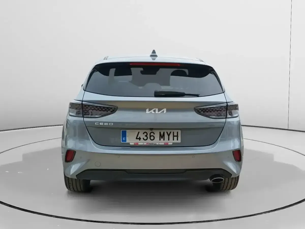 Usado Kia Ceed Edition 7 100 CV (73 kW) 2025 Gris Utilitario