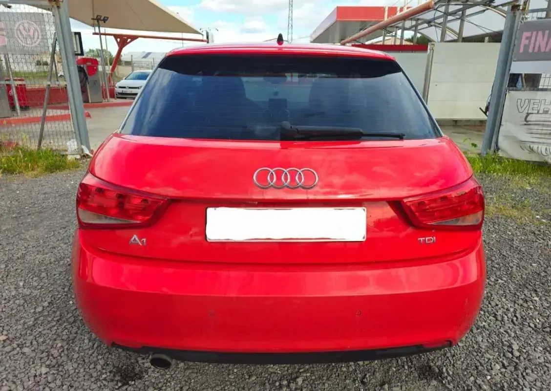 Usado Audi A1 Ambition 105 CV (77 kW) 2011 Rojo Utilitario