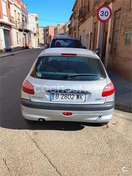 Usado Peugeot 206 60 CV (44 kW) 2000 Gris / plata Berlina