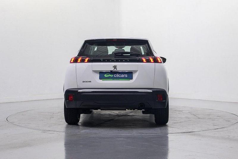 Usado Peugeot 2008 Active 100 CV (73 kW) 2021 Blanco SUV