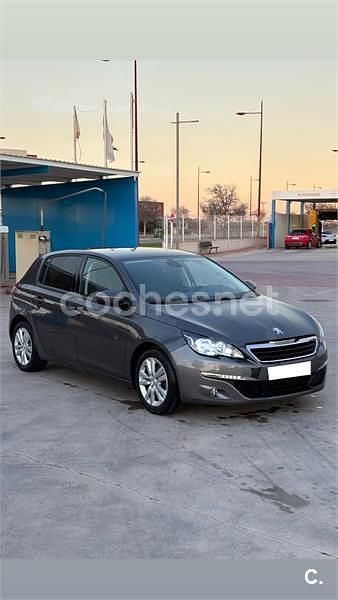 Usado Peugeot 308 Active 120 CV (88 kW) 2017 Gris / plata Berlina