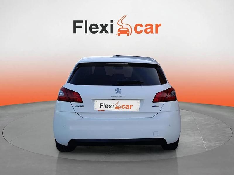 Usado Peugeot 308 Allure 131 CV (96 kW) 2017 Blanco Berlina