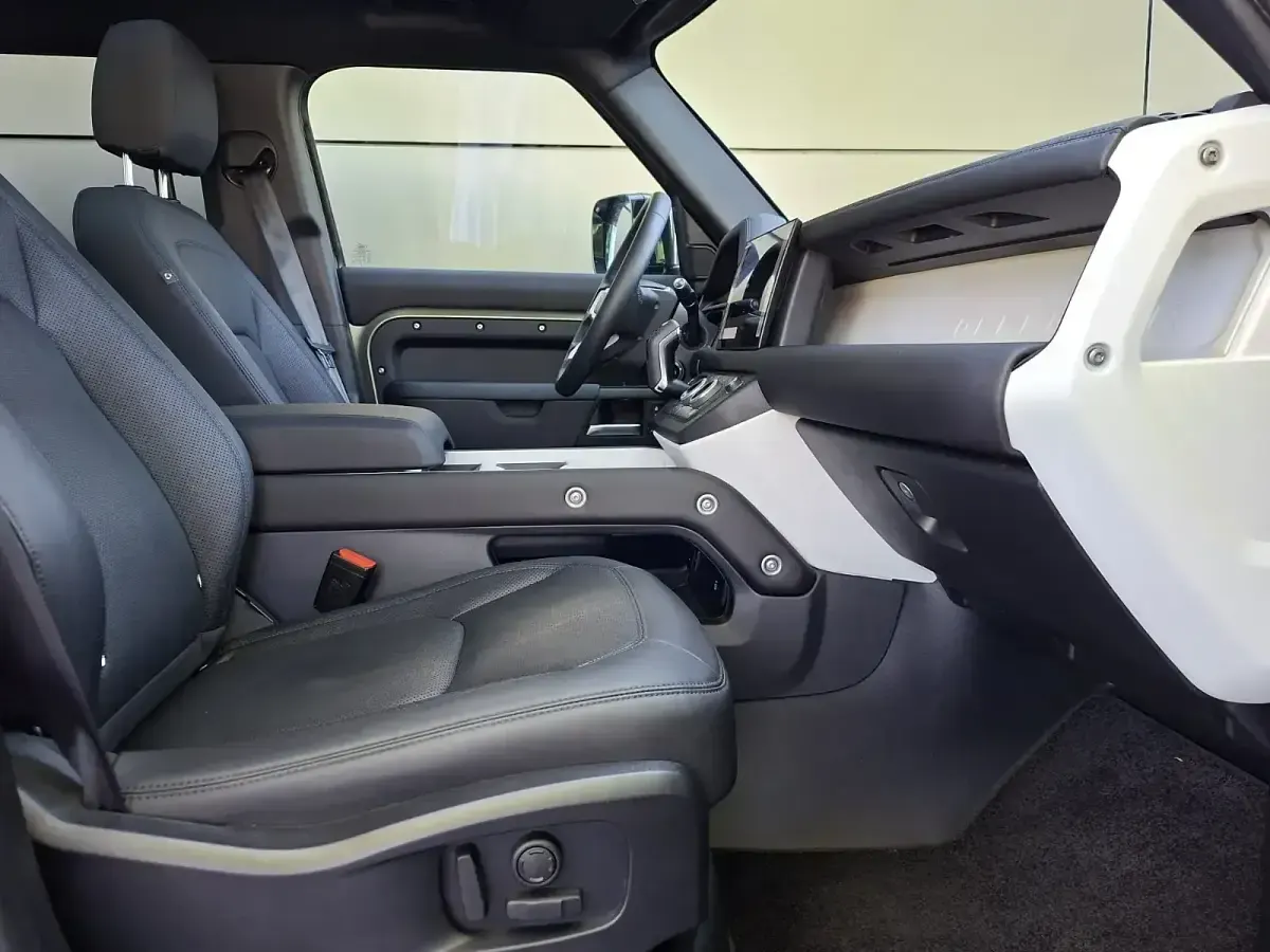 Usado Land Rover Defender HSE Dynamic 249 CV (183 kW) 2025 Verde SUV