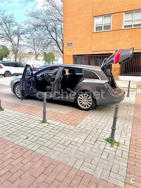 Usado Opel Insignia Cosmo 130 CV (95 kW) 2010 Gris / plata Familiar