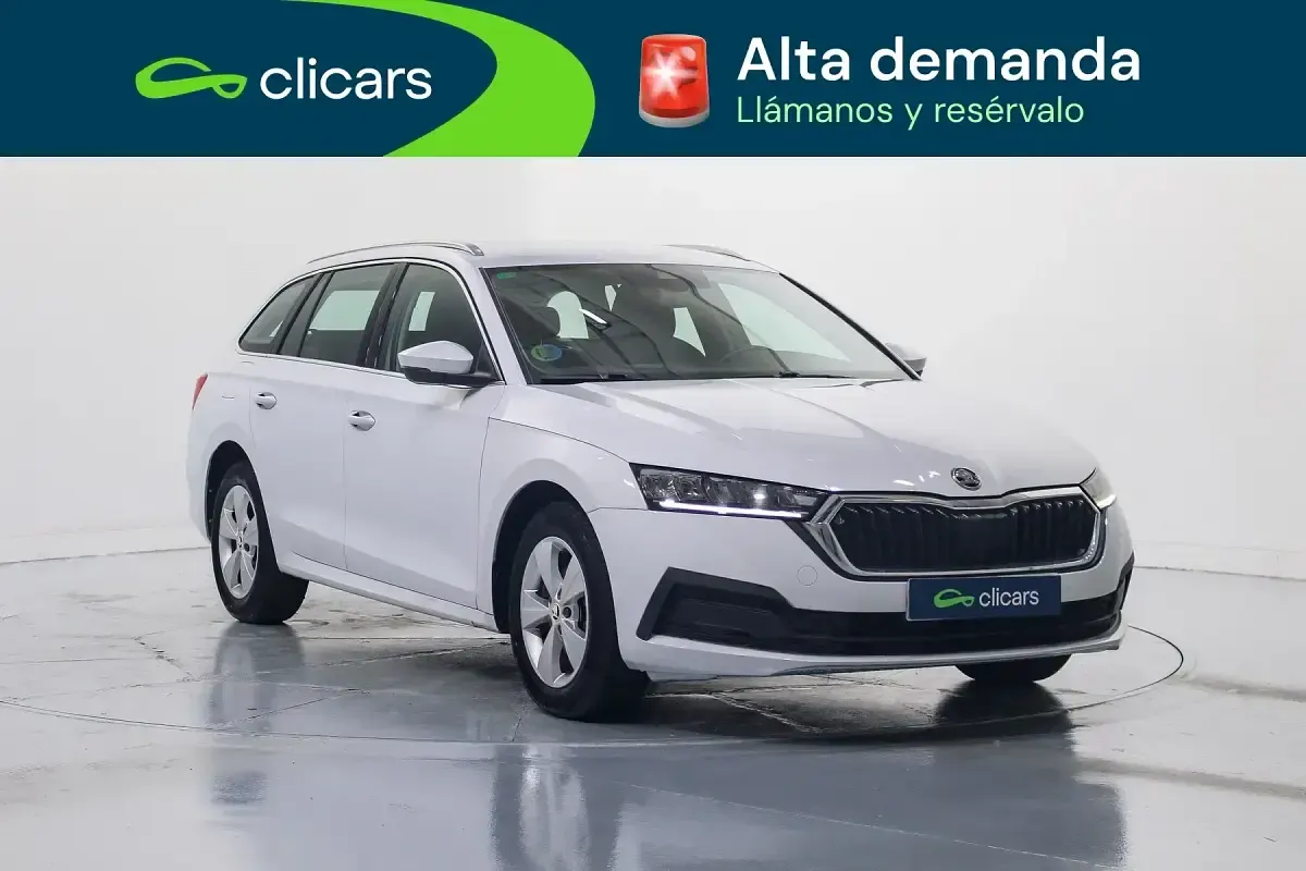 Usado Skoda Octavia Ambition 110 CV (80 kW) 2021 Blanco Familiar
