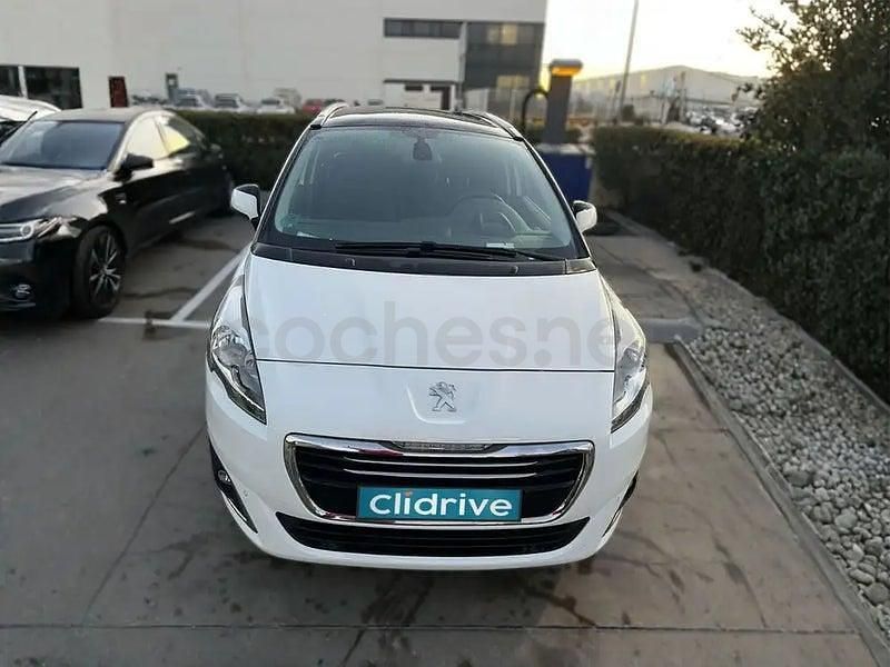 Usado Peugeot 5008 Allure 120 CV (88 kW) 2015 Blanco Monovolumen