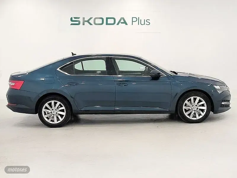 Usado Skoda Superb 150 CV (110 kW) 2022 Verde