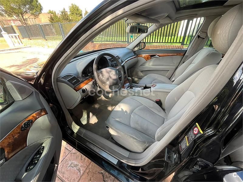 Usado Mercedes E320 Classic 204 CV (150 kW) 2005 Negro Familiar