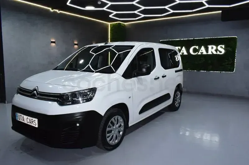 Usado Citroën Berlingo Live 102 CV (75 kW) 2021 Blanco Monovolumen