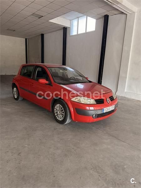 Rojo Usado 2003 Renault Mégane II Dynamique Berlina | 2400 € (Precio justo) - Imagen 1/4