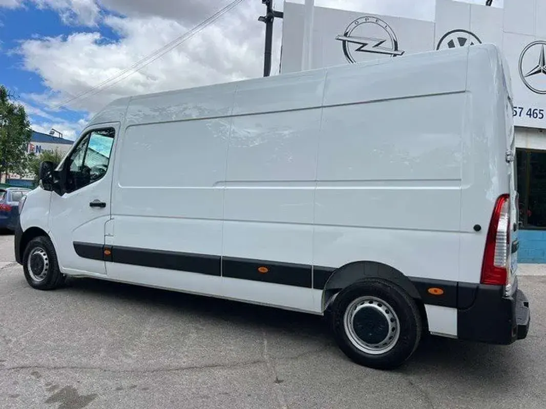 Usado Renault Master 135 CV (99 kW) 2023 Blanco Monovolumen