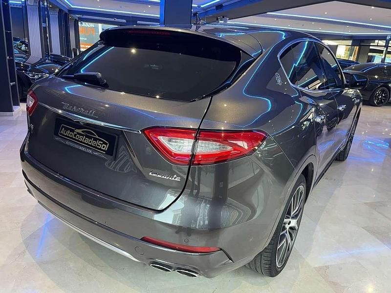 Usado Maserati Levante GranLusso 275 CV (202 kW) 2018 Gris SUV