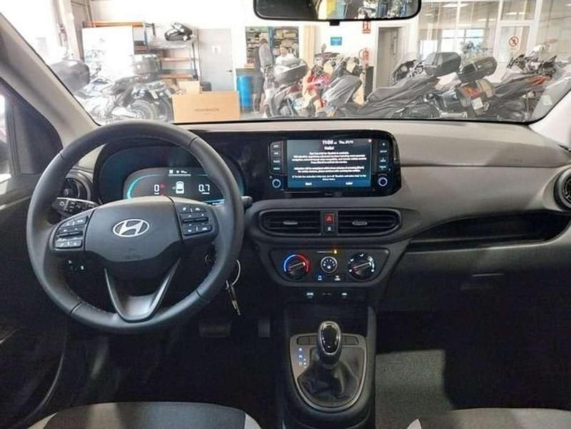 Usado Hyundai i10 79 CV (58 kW) 2024 Rojo Utilitario