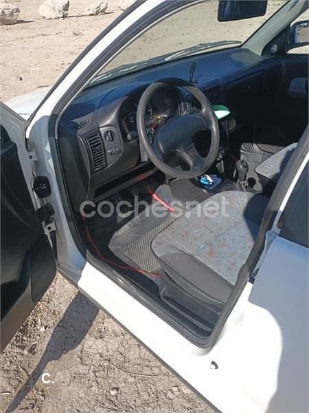 Usado Seat Ibiza 60 CV (44 kW) 1998 Blanco Berlina