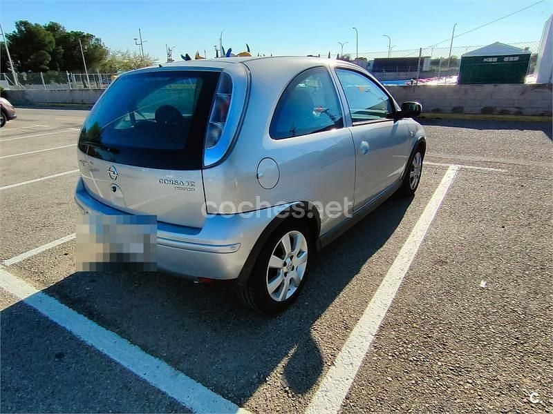 Usado Opel Corsa Enjoy 80 CV (58 kW) 2006 Gris / plata Utilitario