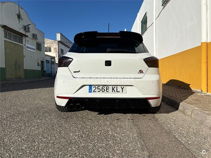 Usado Seat Ibiza FR 150 CV (110 kW) 2018 Blanco Utilitario