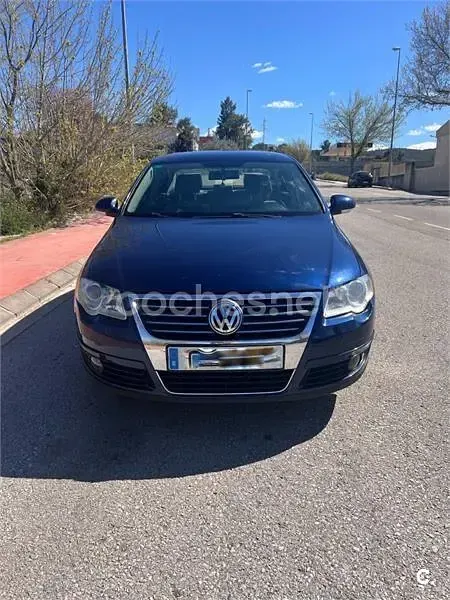 Usado VW Passat Trendline 140 CV (102 kW) 2006 Azul Berlina