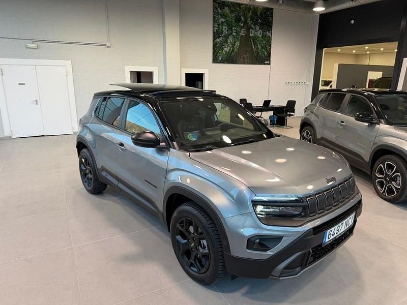 Usado Jeep Avenger Overland 145 CV (106 kW) 2025 Gris / plata SUV