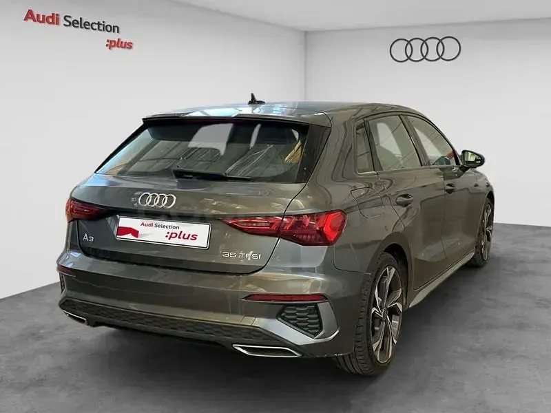 Usado Audi A3 150 CV (110 kW) 2024 Gris / plata Berlina