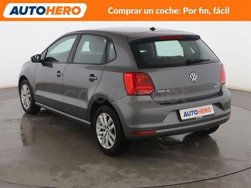 Usado VW Polo Advance 90 CV (66 kW) 2015 Gris / plata Berlina