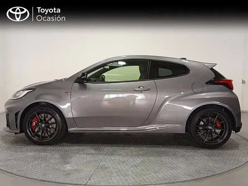 Usado Toyota Yaris 276 CV (202 kW) 2024 Gris / plata Utilitario