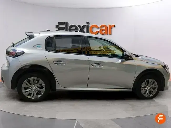 Usado Peugeot e-208 Allure 100 kW (136 CV) 2023 Gris Utilitario