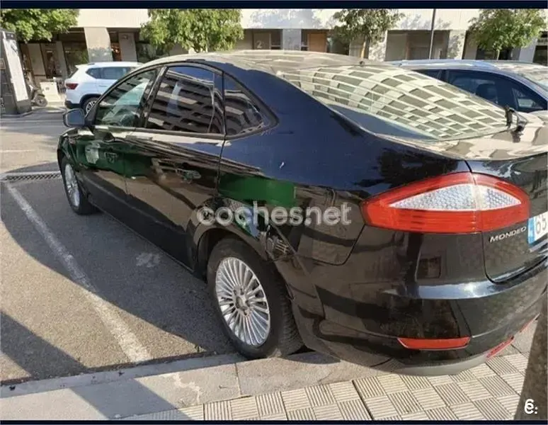 Usado Ford Mondeo Ghia 140 CV (102 kW) 2007 Negro Berlina