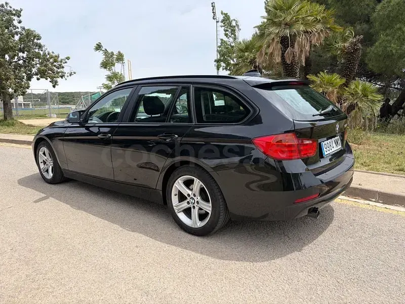 Usado BMW 318 143 CV (105 kW) 2014 Negro Familiar