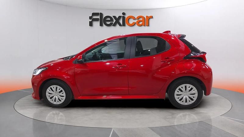Usado Toyota Yaris Hybrid Business Edition 116 CV (85 kW) 2023 Rojo Utilitario