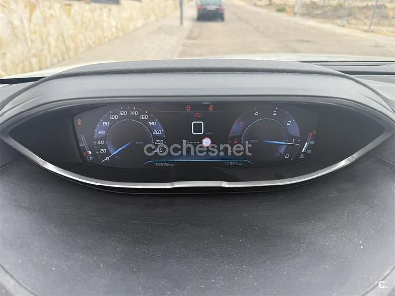 Blanco Usado 2017 Peugeot 5008 Active Monovolumen | 16.500 € (Caro) - Imagen 1/4