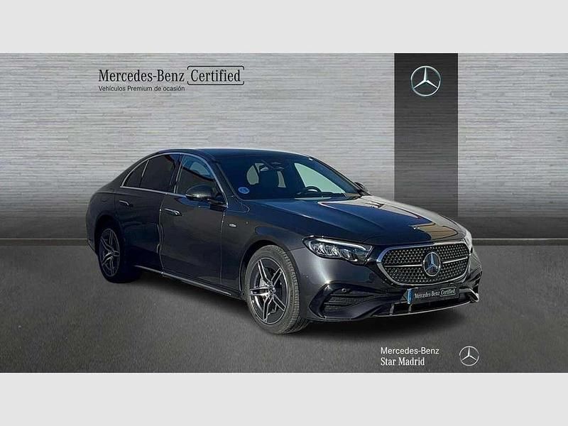 Usado Mercedes E300 313 CV (230 kW) 2025 Gris Berlina
