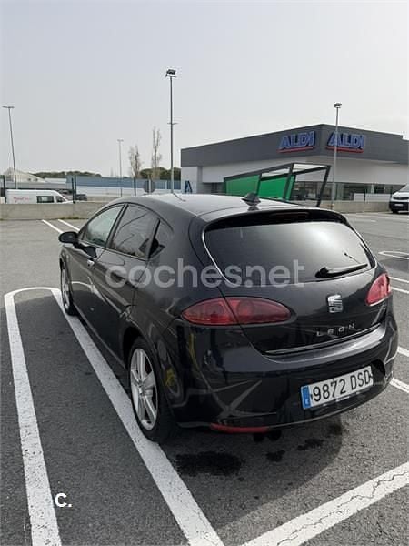 Usado Seat Leon Sport 140 CV (102 kW) 2005 Negro Utilitario