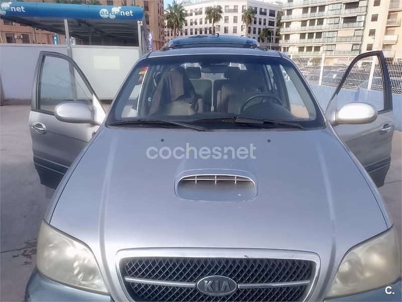 Usado Kia Carnival LX 144 CV (105 kW) 2004 Gris / plata Monovolumen